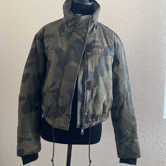 Bagatelle NYC Camouflage green puffer jacket cropped - Picture 5 of 11